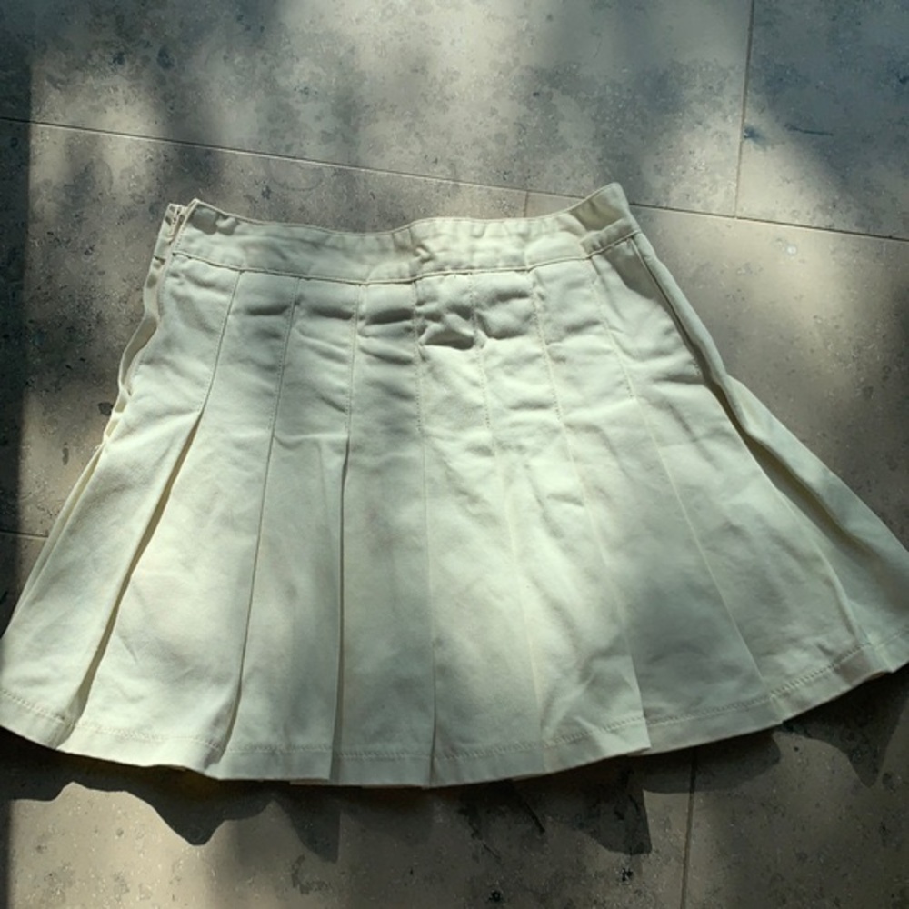 Brandy Melville Dana Cream Tennis Skirt